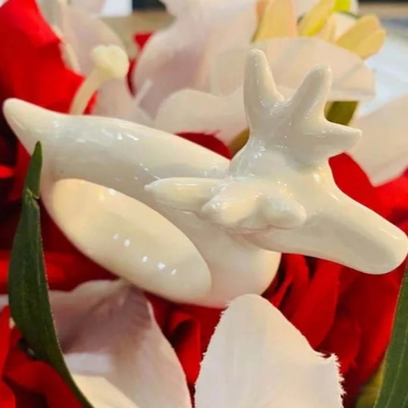 KiaoTime Porcelain Deer Napkin Rings in White Set of 5 - Picture 9 of 9